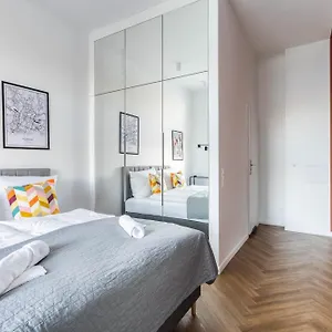 Nowoczesne I Stylowe Studia Very Berry W Poznaniu By Renters Apartament